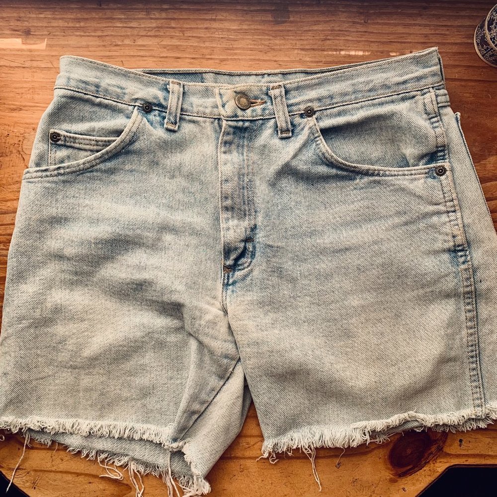 Vintage Wrangler Cut-Off Jean Shorts Size 4 Womens Light Wash